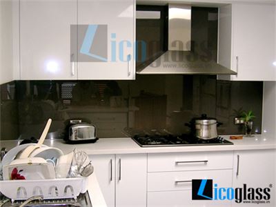 KÍNH ỐP BẾP MÀU NÂU 
