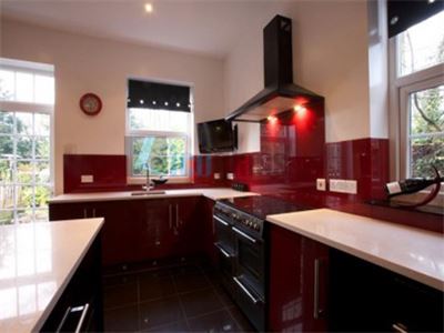 KÍNH ỐP BẾP MÀU ĐỎ MẬN LICOGLASS