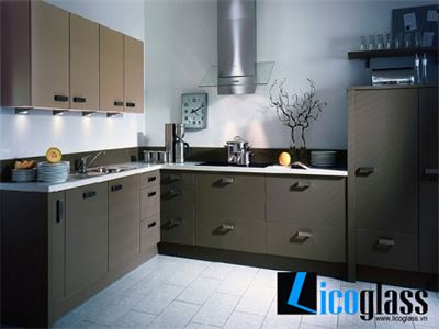KÍNH MÀU ỐP BẾP 11