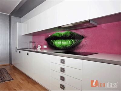 Kính màu ốp bếp 3D